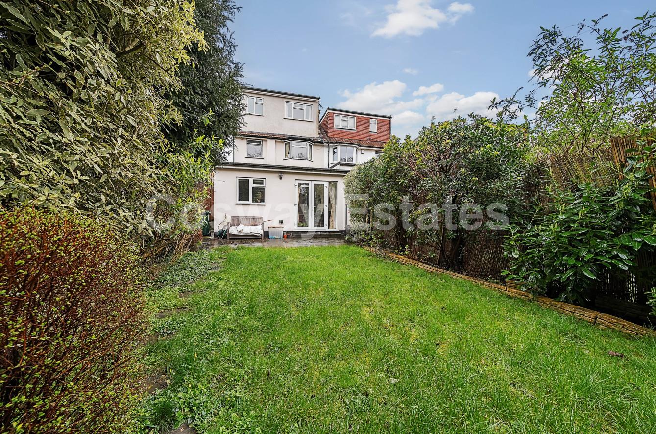 Farm Road, Edgware